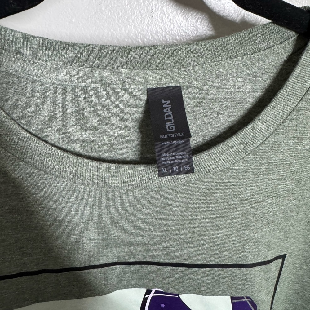 Disney T-Shirt with Graphic Design - Picture 3 of 4
